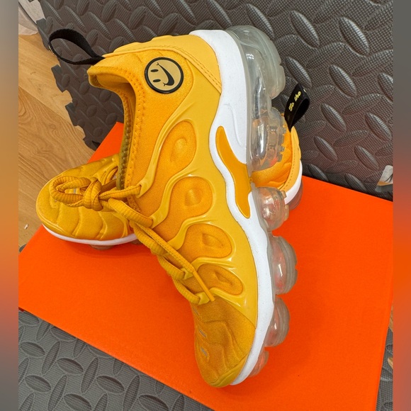 Nike Shoes - Nike Women’s Vibrant Yellow Air Vapormax Pro Shoes